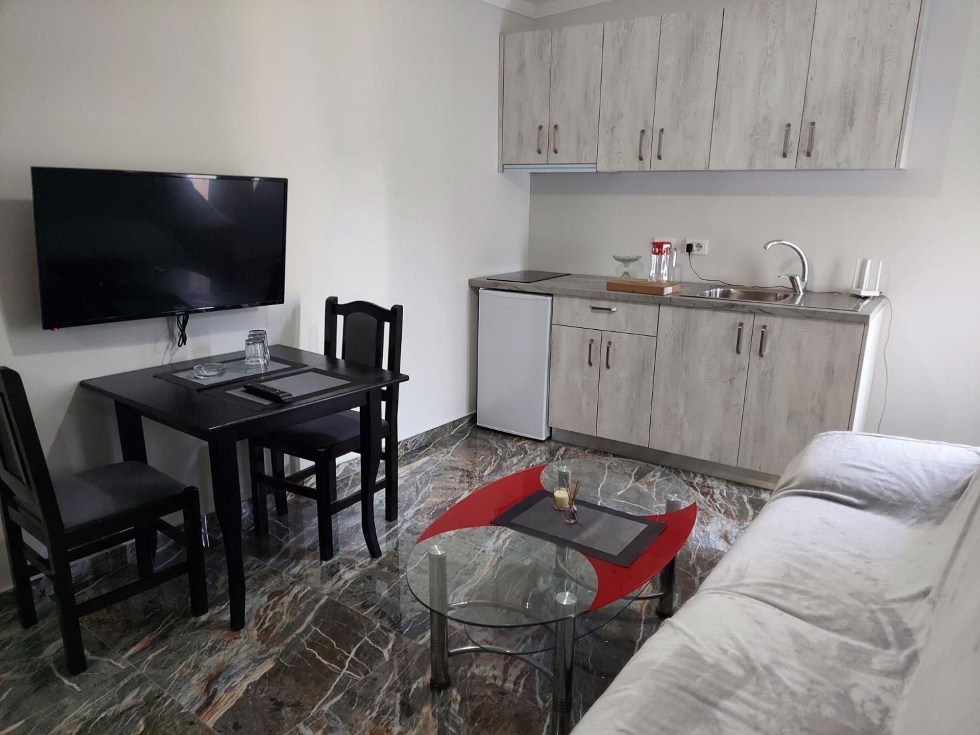 Hotel Fama Shkallnur Екстер'єр фото