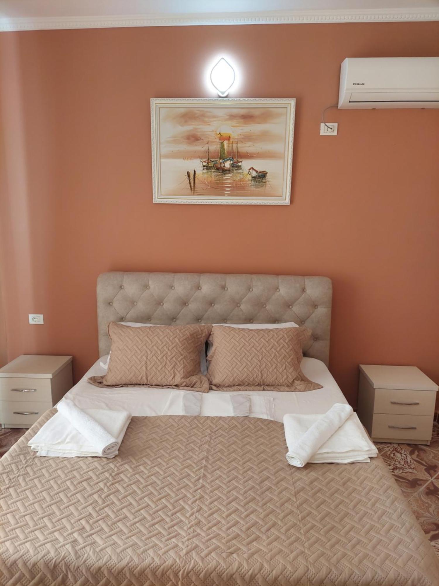 Hotel Fama Shkallnur Екстер'єр фото