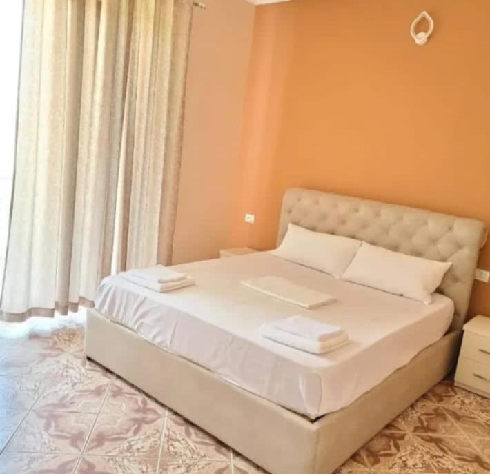 Hotel Fama Shkallnur Екстер'єр фото