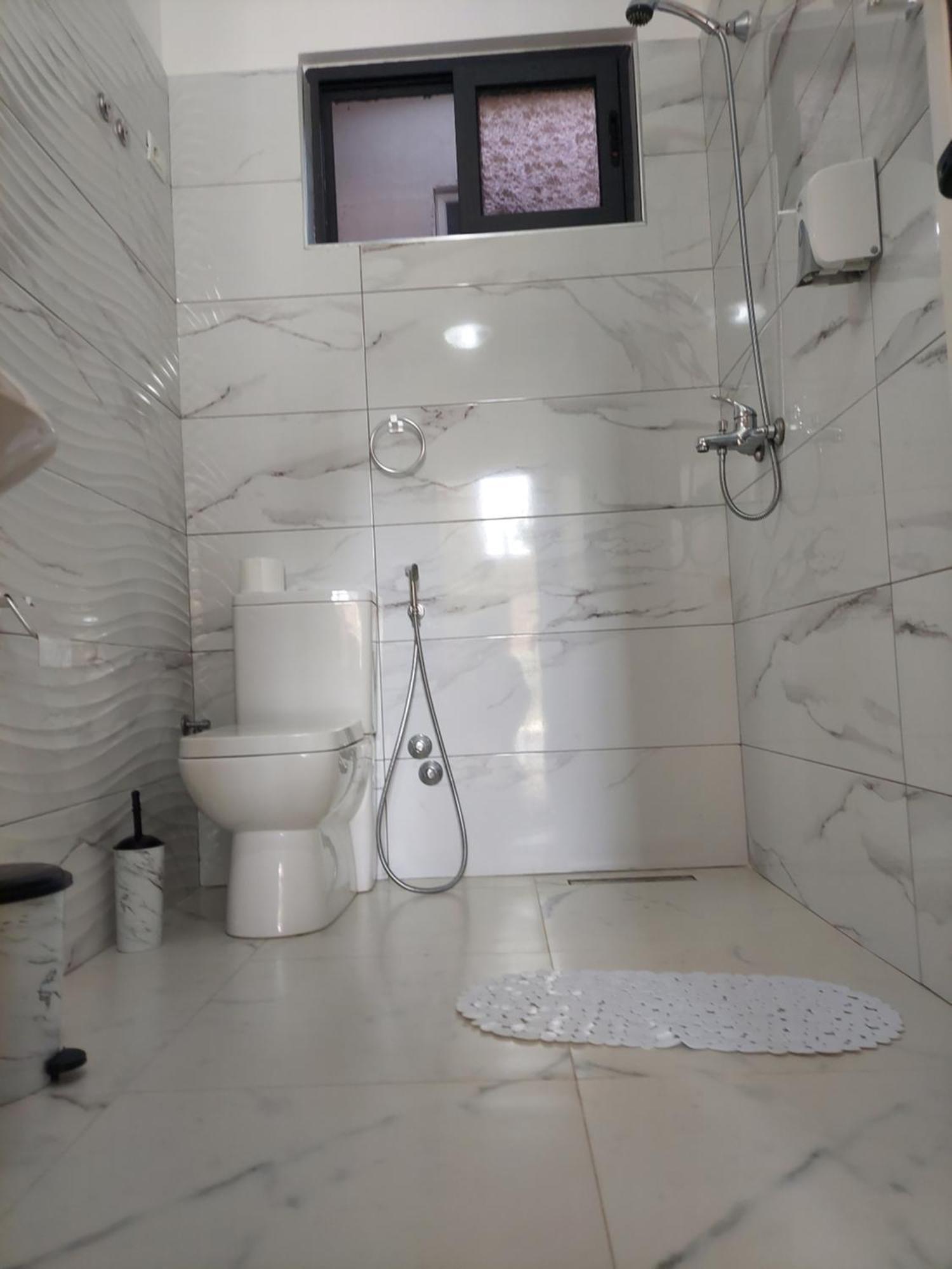 Hotel Fama Shkallnur Екстер'єр фото