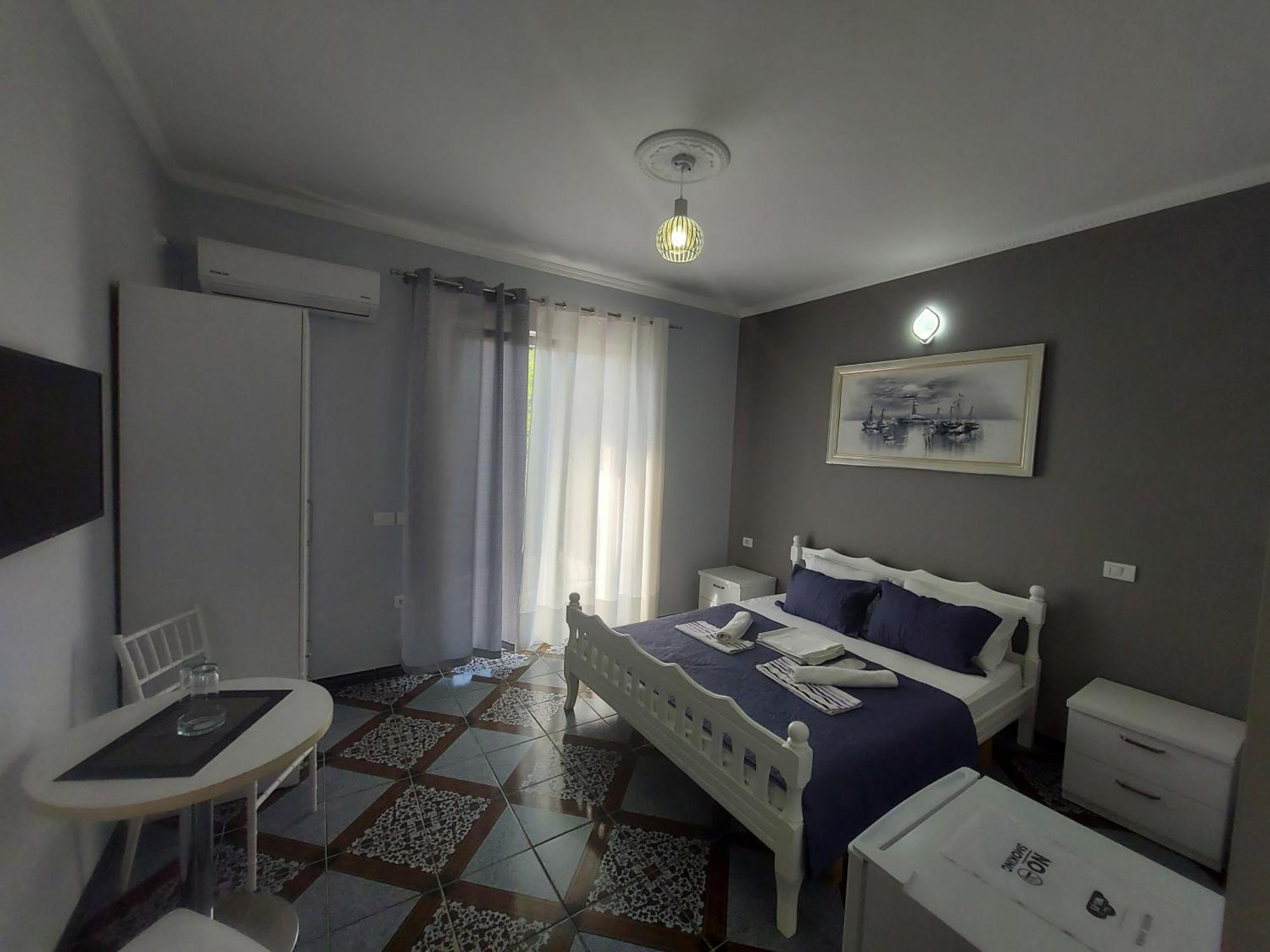 Hotel Fama Shkallnur Екстер'єр фото