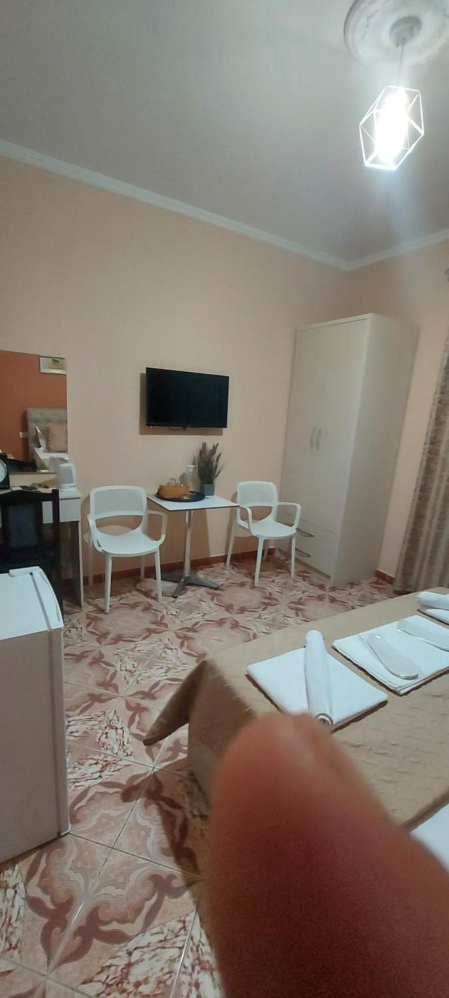 Hotel Fama Shkallnur Екстер'єр фото