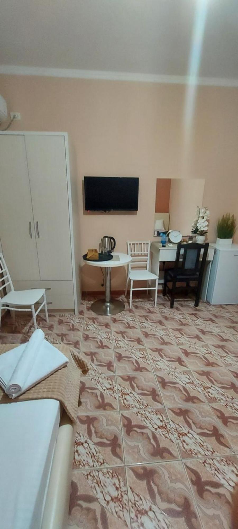 Hotel Fama Shkallnur Екстер'єр фото