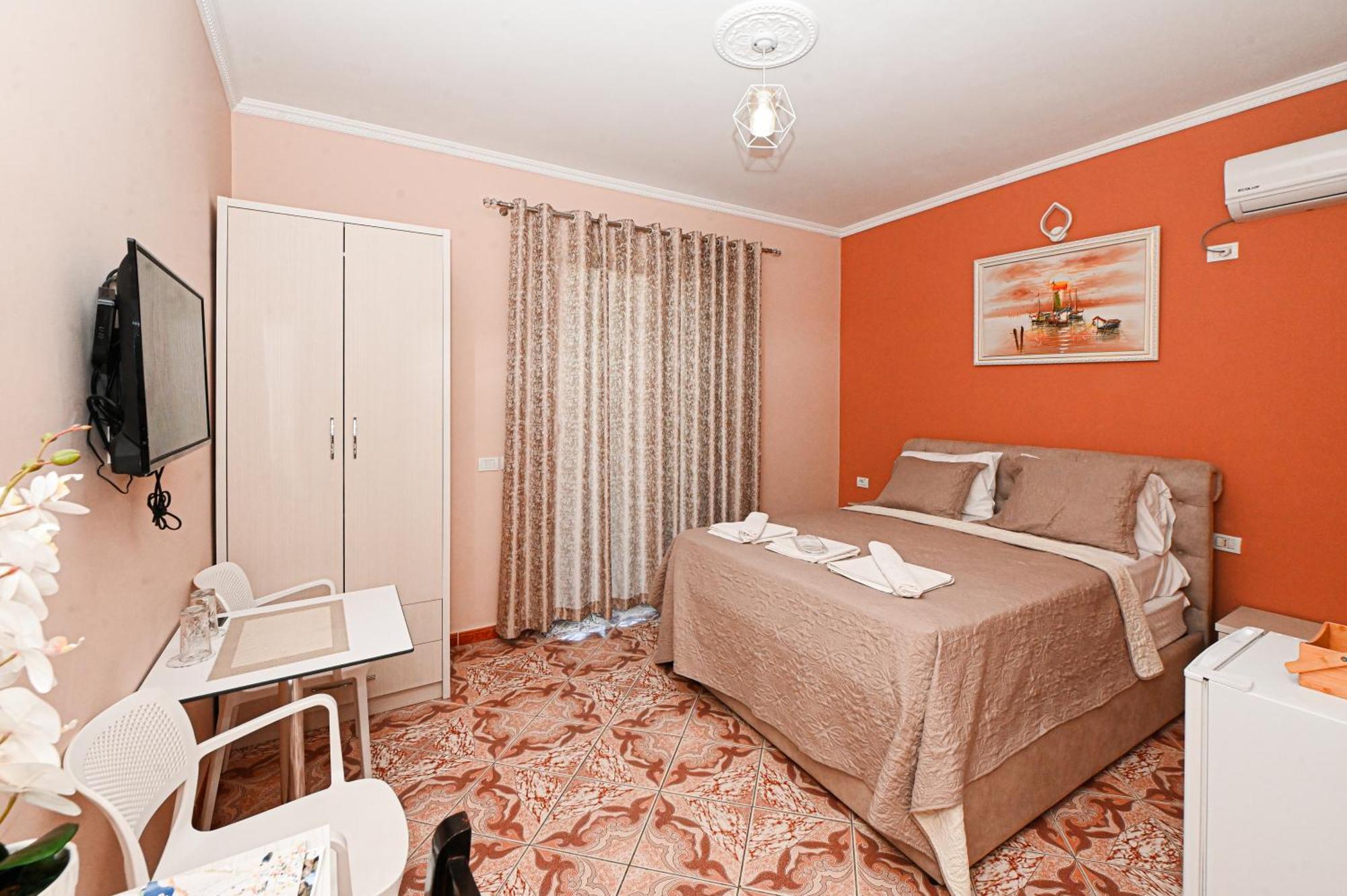 Hotel Fama Shkallnur Екстер'єр фото