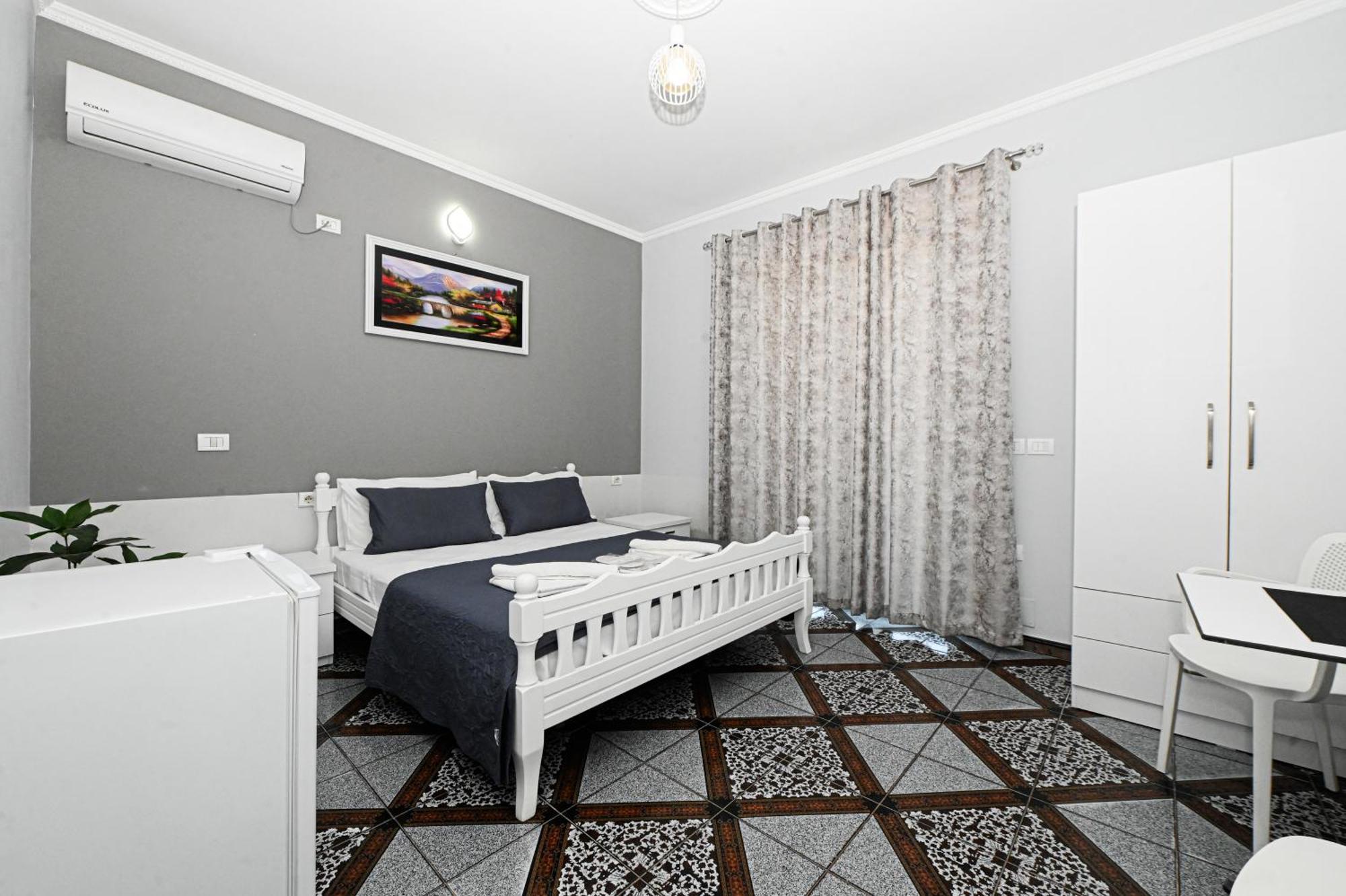 Hotel Fama Shkallnur Екстер'єр фото