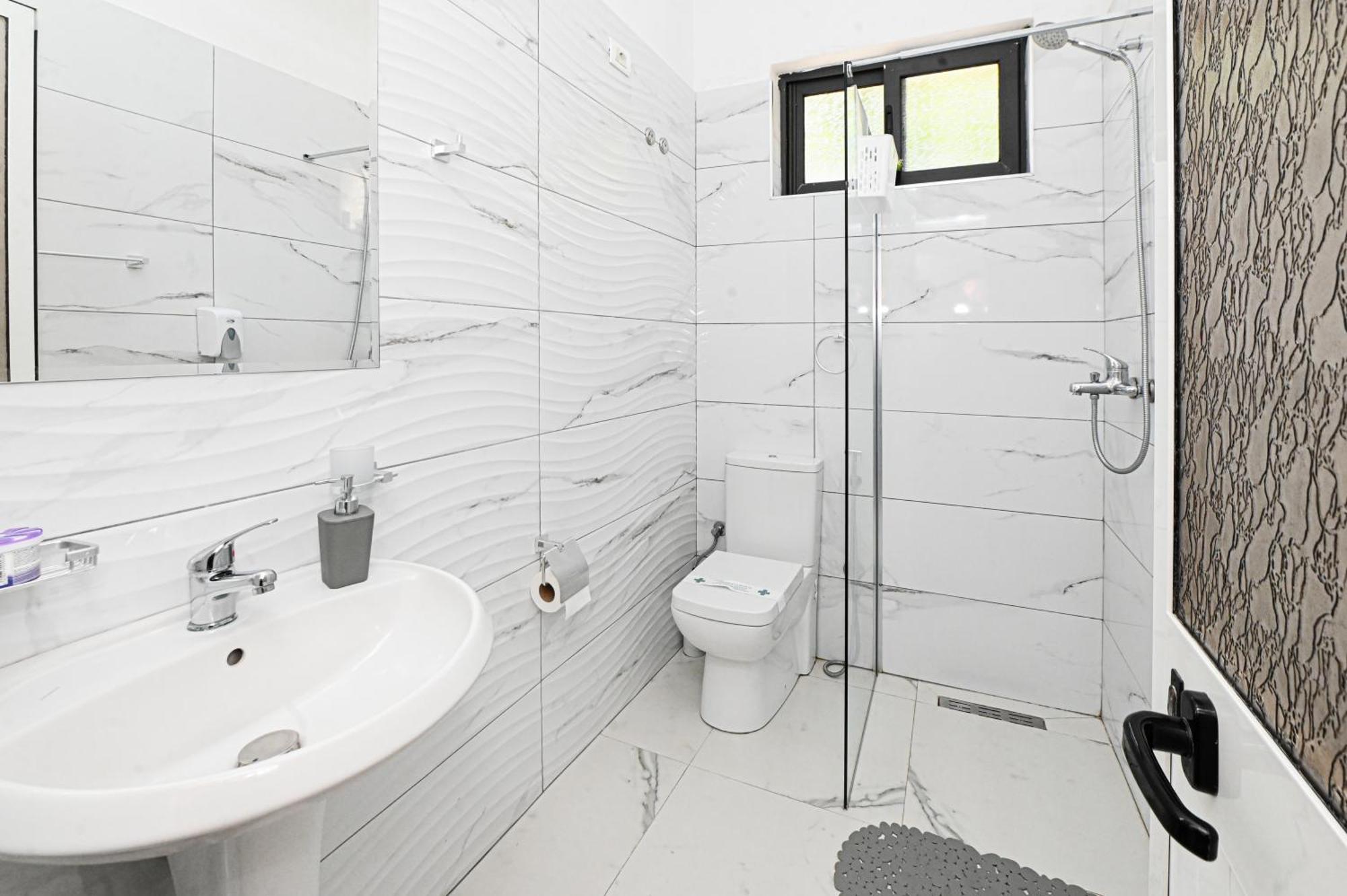 Hotel Fama Shkallnur Екстер'єр фото
