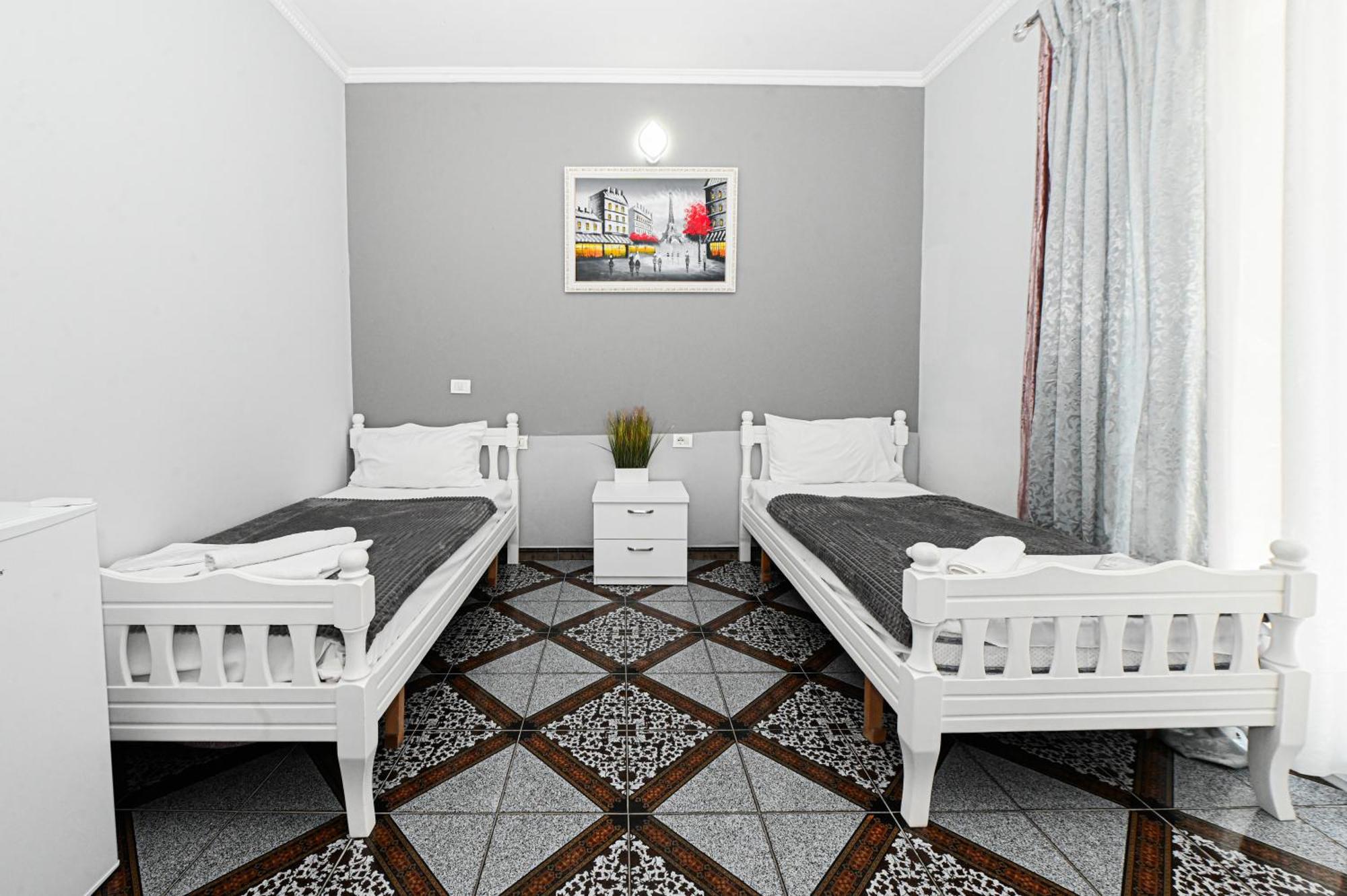 Hotel Fama Shkallnur Екстер'єр фото