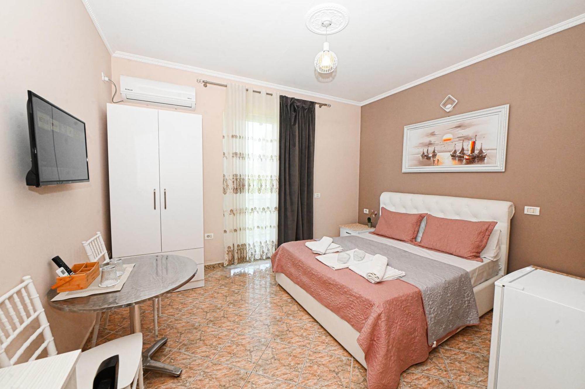 Hotel Fama Shkallnur Екстер'єр фото
