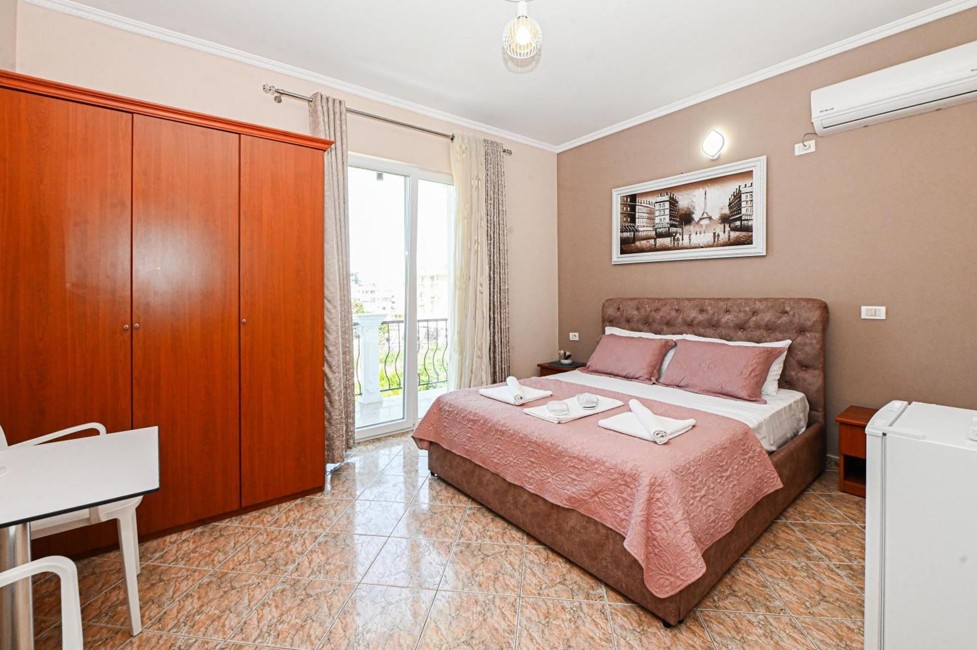 Hotel Fama Shkallnur Екстер'єр фото