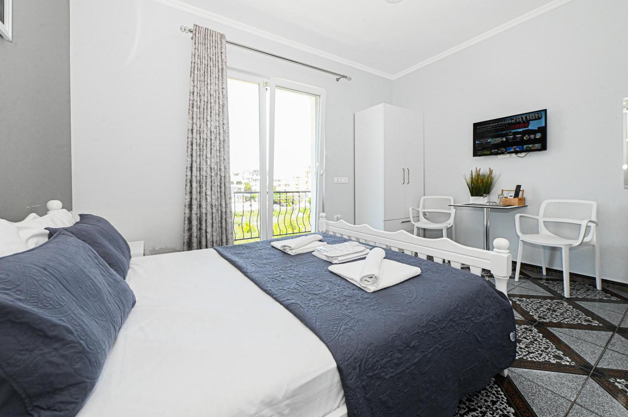 Hotel Fama Shkallnur Екстер'єр фото