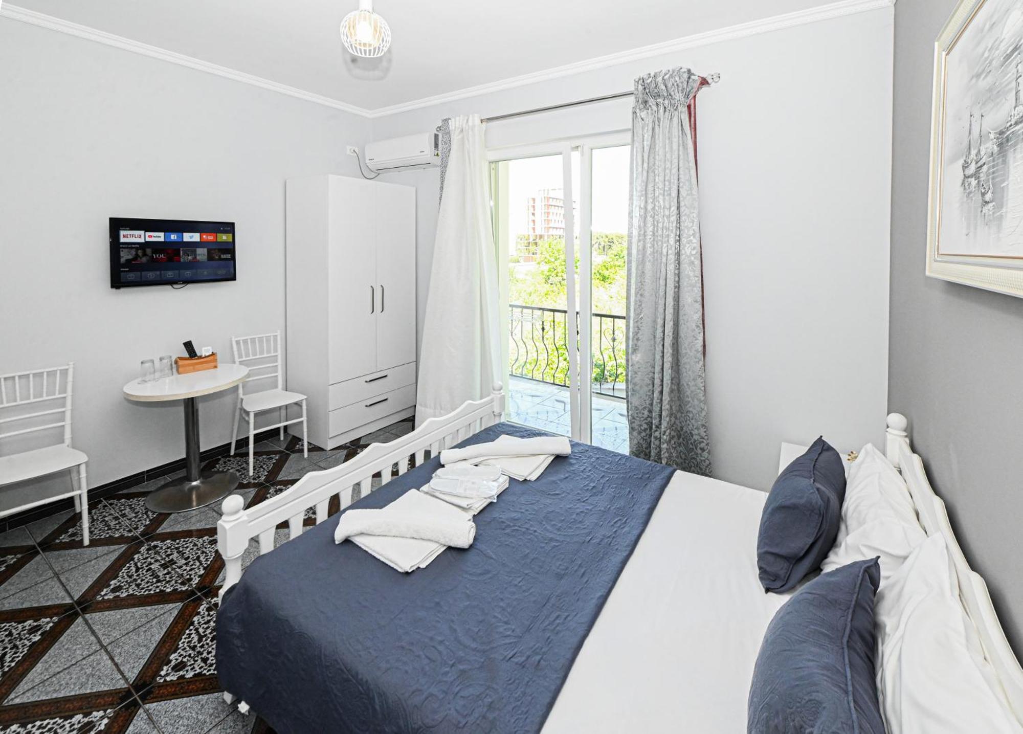 Hotel Fama Shkallnur Екстер'єр фото